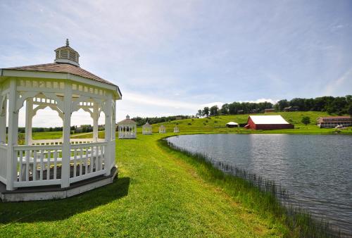 Moonrise Retreat Four-Bedroom Holiday Home, Swanton