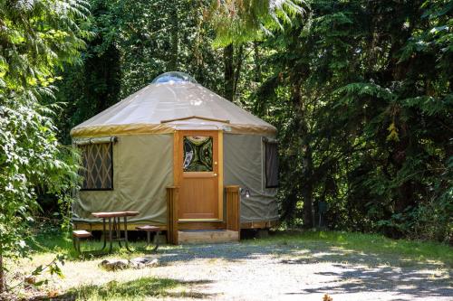 Mount Vernon Camping Resort 16 ft. Yurt 6, Bow