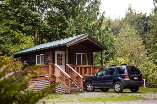 Mount Vernon Camping Resort Studio Cabin 4, Bow