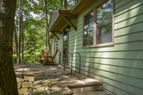 Mountain Escape Two-Bedroom Holiday Home, McHenry