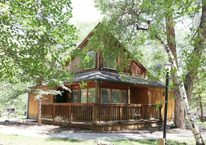 Mt. Yale Chalet at Creekside Chalets Cabin, Salida