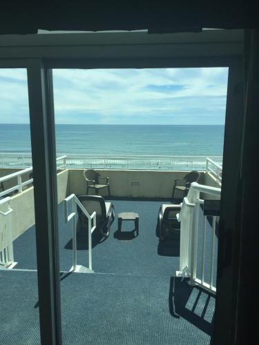 Oceanfront Deluxe Queen Suite # 708, Myrtle Beach