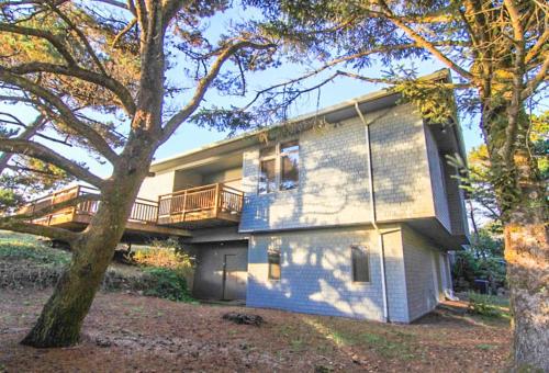 Oceanfront Retreat Home, Neskowin