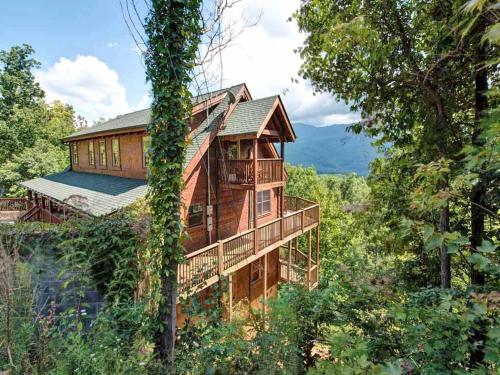 Papa Bear's Lodge - Five Bedroom Home, Gatlinburg