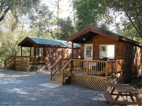 Ponderosa Camping Resort One-Bedroom Cabin 1, Lotus