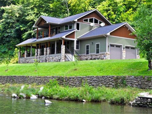 River Memories - Three Bedroom Home, Sevierville