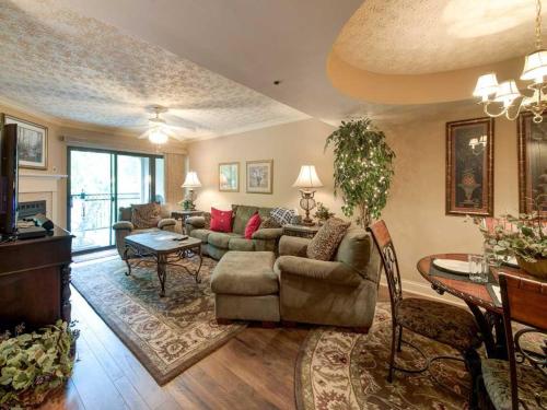 Roaring Romance - Two Bedroom Condo, Gatlinburg