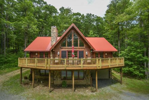 Rock Lodge Cabin Four-Bedroom Holiday Home, McHenry