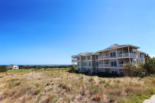 Rooms With a View, Corolla