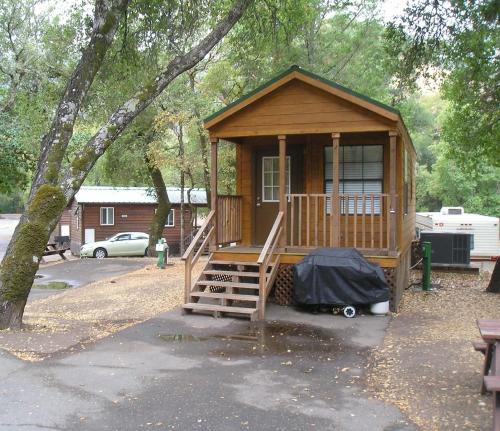 Russian River Camping Resort One-Bedroom Cabin 1, Cloverdale