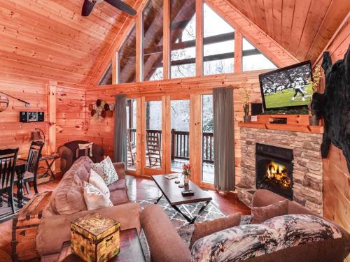 Smoky Bear Lodge - Four Bedroom Home, Gatlinburg