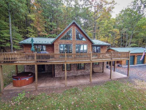 Snowbound Four-Bedroom Holiday Home, McHenry