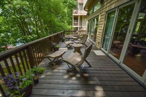 Sundance Five-Bedroom Holiday Home, McHenry