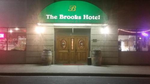 The Brooks Hotel Restaurant and Lounge, Wallace