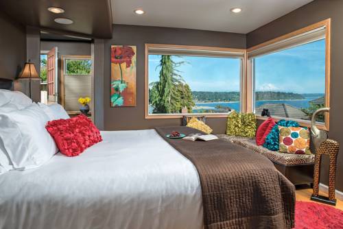 Three Tree Point Bed and Breakfast, Burien