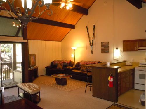 Two-bedroom Deluxe Unit #69, Big Bear Lake