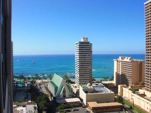 Waikiki Banyan Remodeled Ocean-View Condo 2212, Honolulu