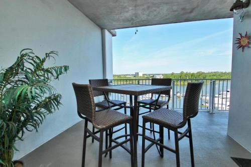 Wharf 405 Apartment, Orange Beach