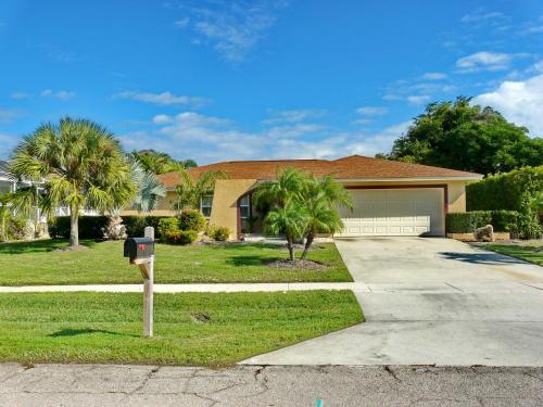 109 West Flamingo Circle, Marco Island