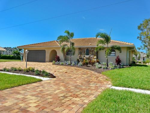 152 Leeward Court, Marco Island