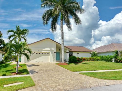 152 Shorecrest Court, Marco Island