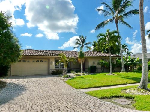 1691 Barbados Court, Marco Island