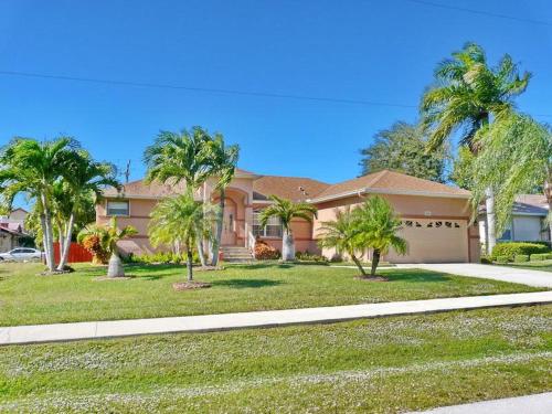 264 Castaways Street, Marco Island