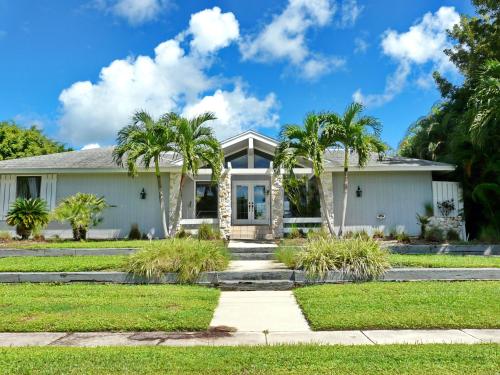 429 North Barfield Drive, Marco Island