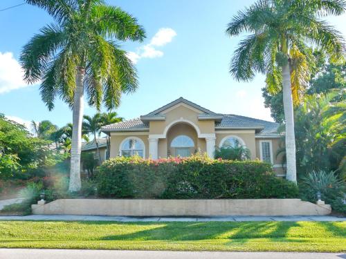 690 Pelican Court, Marco Island