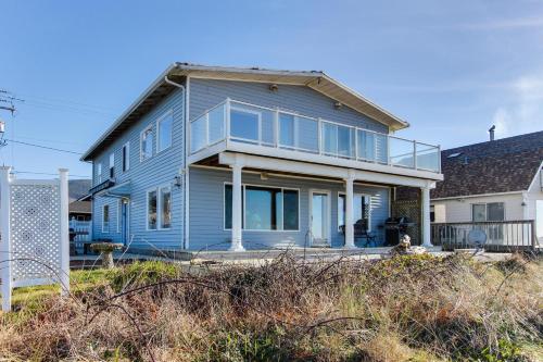 Ace's Beach House, Rockaway Beach