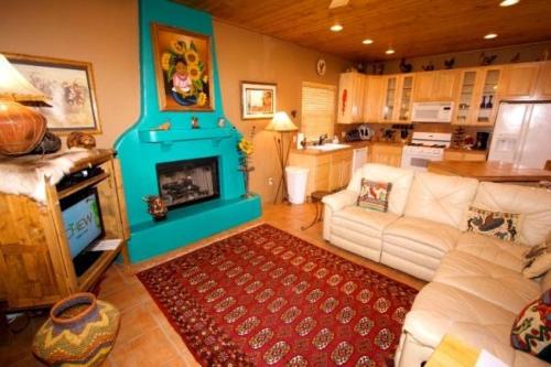 Adobe Hacienda Three-bedroom Holiday Home, Ruidoso