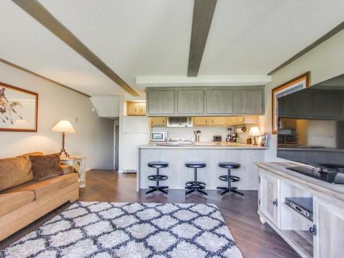 Affordable Waterfront Retreat, Sandpoint