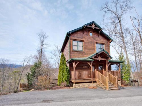 Alpine Nights- Three-Bedroom Cabin, McCookville