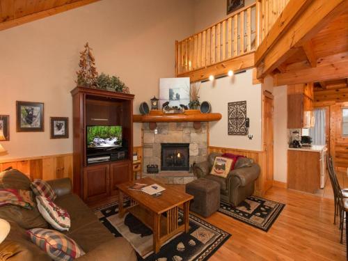 Another Day Inn Bearadise- Two-Bedroom Cabin, Pigeon Forge