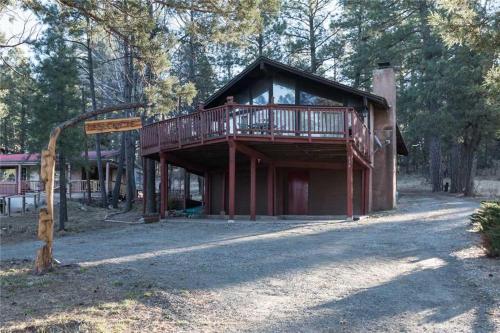 Bear Cave Two-bedroom Holiday Home, Ruidoso