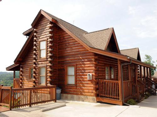 Bear Hyde- Three-Bedroom Cabin, Pigeon Forge