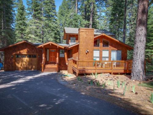 Beaver Pond Northstar Luxury Chalet with Hot Tub, Truckee