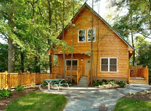 Black Bear Hideaway Cabin - Two Bedroom Holiday Home, Gatlinburg