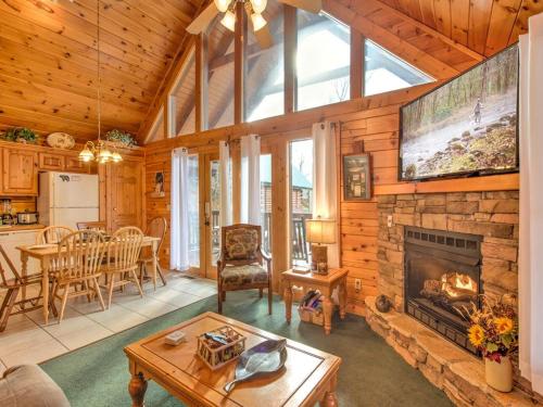 Blue Mist View- Two-Bedroom Cabin, Gatlinburg