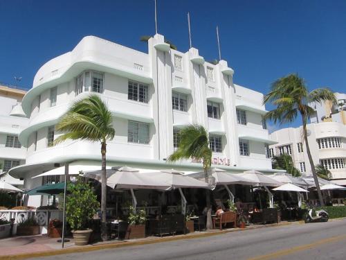 Carlyle apartments on Ocean drive, Miami Beach