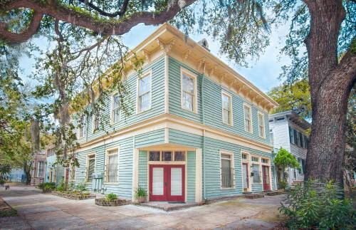 Corner Door Townhome - Four-Bedroom, Savannah