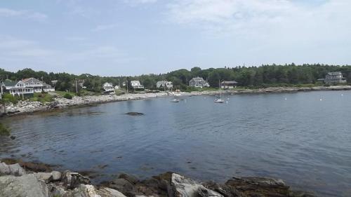 Edge Of The Sea East Boothbay Cottage, East Boothbay