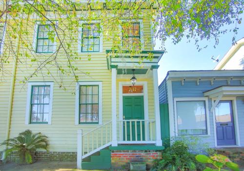 Explorer's Haven - Two-Bedroom, Savannah