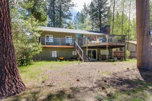 Family Home between the Fairways with Views!, South Lake Tahoe