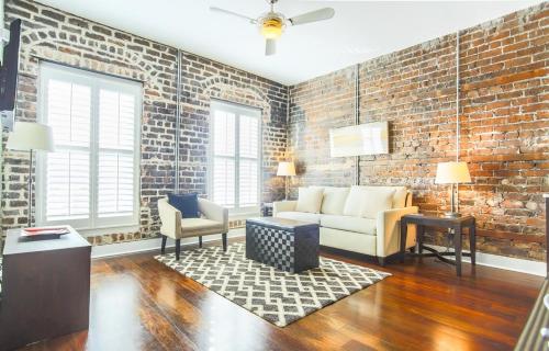 Franklin Square Loft - One-Bedroom, Savannah