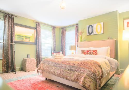 Historic Hideaway - One-Bedroom, Savannah