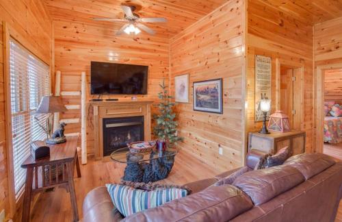 Holly Berry- Four-Bedroom Cabin, Pigeon Forge