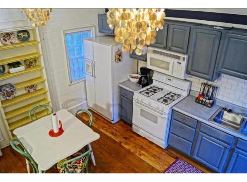 Juniper Cottage - Three-Bedroom, Savannah