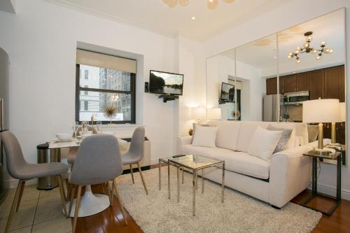 Luxury One Bedroom Apartment - Macy's Herald Square, New York City