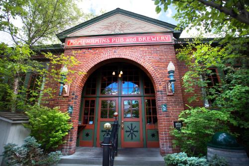 McMenamins Old St. Francis School, Bend